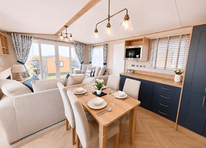 2 Bedroom Caravan For Sale In Ilfracombe, Ilfracombe, EX34