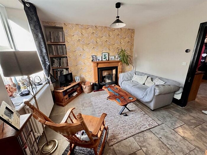 3 Bedroom Detached House For Sale In Llandeilo Road, Garnant, Ammanford, SA18