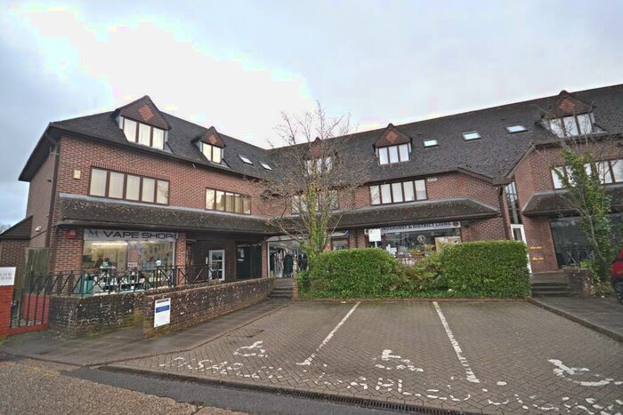 2 Bedroom Flat To Rent In Jengers Mead, Billingshurst, RH14