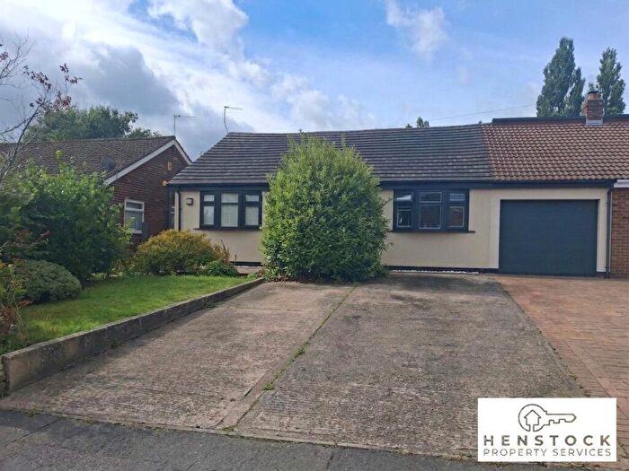 3 Bedroom Semi-Detached Bungalow For Sale In Cheltenham Road, Alkrington, Middleton, Manchester, M24