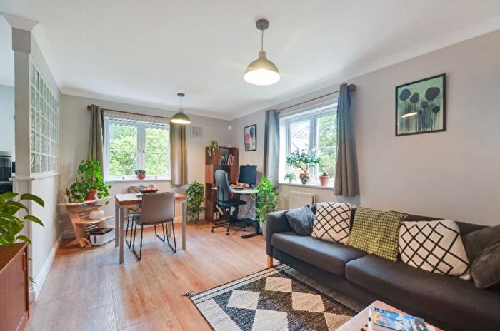 2 Bedroom Flat For Sale In Leigham Court Road, London, SW16