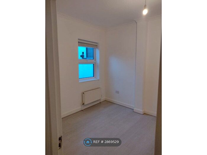 2 Bedroom Flat To Rent In North Cross Road, London, SE22