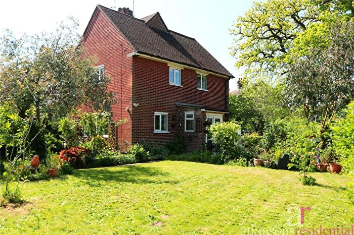 3 Bedroom End Of Terrace House For Sale In Hedge Hill, Enfield, Middlesex, EN2