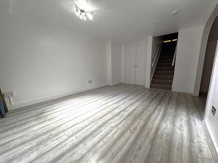 2 Bedroom Flat To Rent In Aubrey Beardsley House, Vauxhall Bridge Road, Pimlico, SW1V