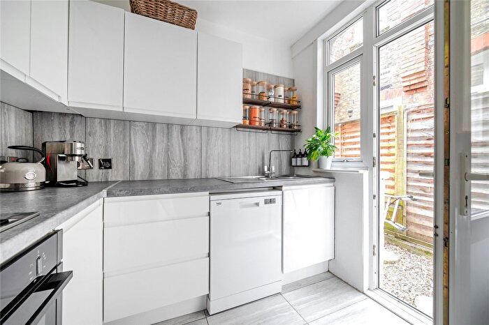 2 Bedroom Flat For Sale In Arcadian Gardens, Wood Green, London, N22