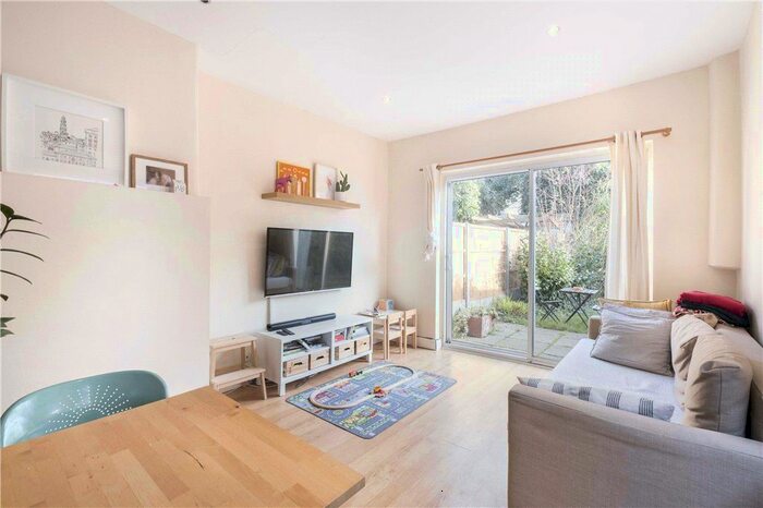 2 Bedroom Flat To Rent In Silver Crescent, London W4