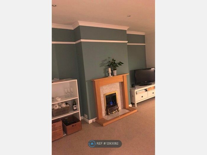 2 Bedroom Maisonette To Rent In Abbott Avenue, London SW20