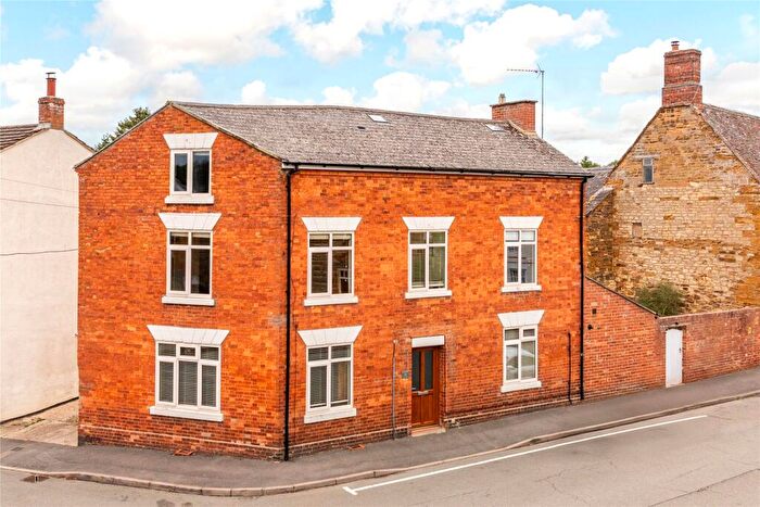 4 Bedroom Detached House For Sale In Church Street, Weedon, Northamptonshire, NN7