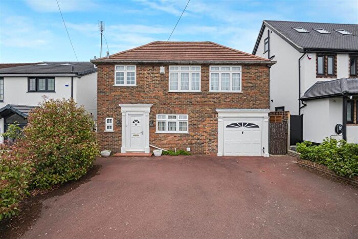 3 Bedroom Detached House For Sale In Mount Pleasant, Cockfosters, EN4