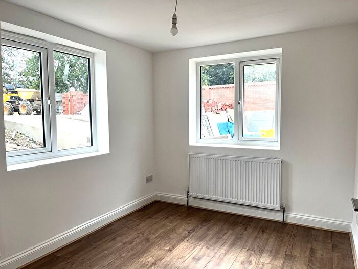 2 Bedroom Flat To Rent In Longley Road, London, SW17