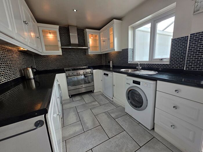 3 Bedroom Property To Rent In Hall Lane, Tipton, DY4