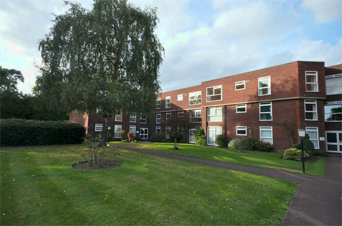2 Bedroom Apartment To Rent In Queens Court, Ellesmere Road, Weybridge, Surrey, KT13