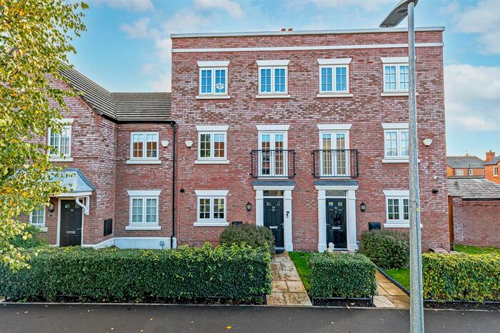 4 Bedroom Town House To Rent In Biggleswade Drive, Sandymoor, Cheshire, WA7