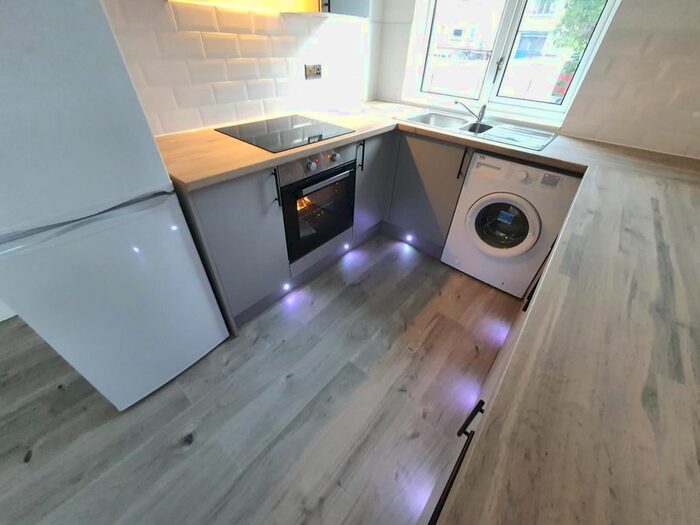 2 Bedroom Flat To Rent In , Forrester Park Grove, Edinburgh, EH12