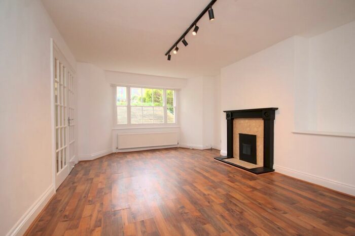 2 Bedroom Flat To Rent In Miranda Road, Archway, N19