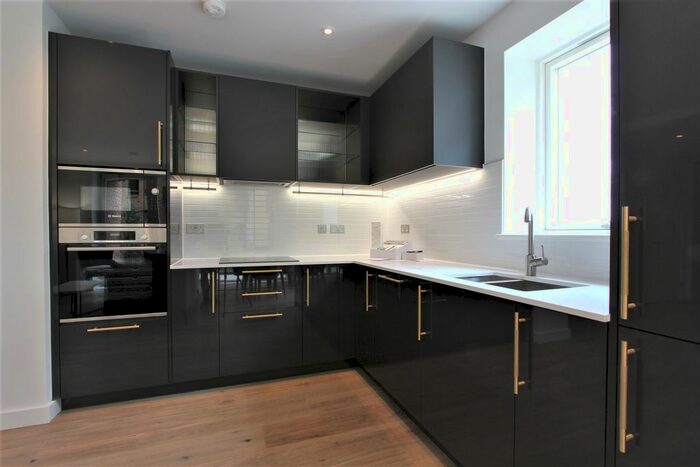 2 Bedroom Flat To Rent In Blenheim Mansions, Mary Neuner Road, London, N8
