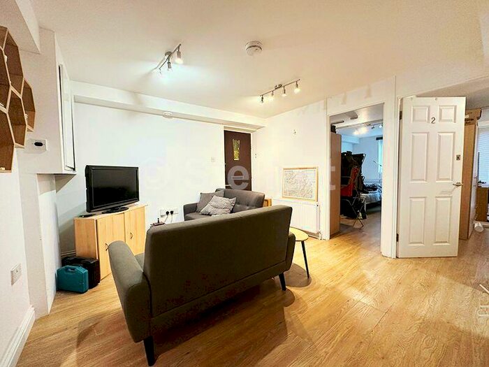 4 Bedroom Flat To Rent In Salisbury Walk, London, N19