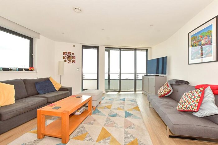 2 Bedroom Apartment For Sale In Beach Drive, Ramsgate, Kent, CT11