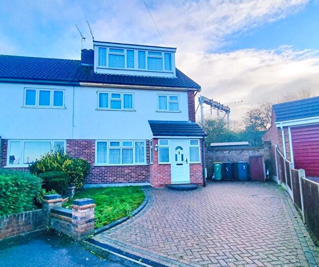 4 Bedroom Semi-Detached House For Sale In Harper Way, Rayleigh, Essex, SS6