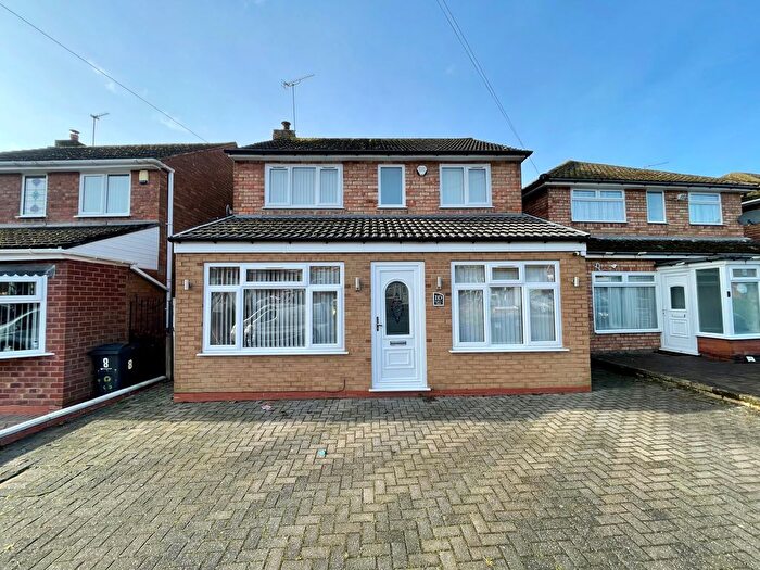 4 Bedroom Property To Rent In Rowney Croft, Hall Green, Birmingham, B28