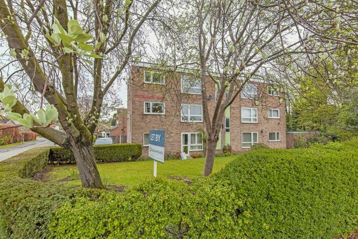 2 Bedroom Flat To Rent In Chatsworth Court, Chatsworth Road, Chesterfield, S40