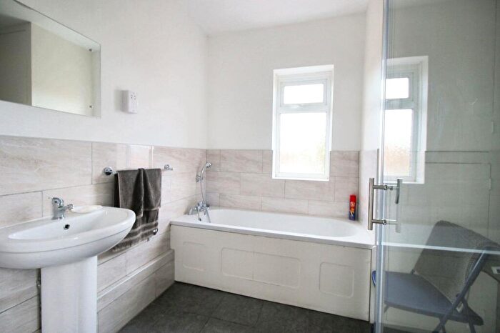 1 Bedroom Property To Rent In Brentwood Road, Romford, RM1