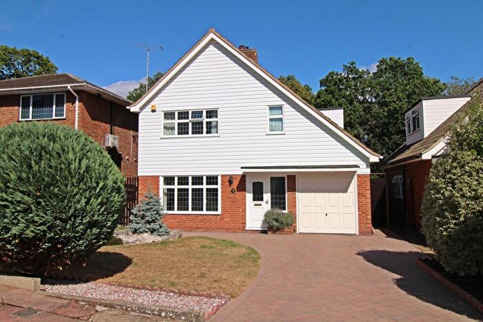 3 Bedroom Detached House For Sale In Pickhurst Park, Bromley, BR2