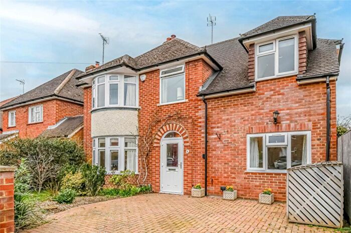 3 Bedroom Detached House For Sale In Paddock Road, Newbury, Berkshire, RG14