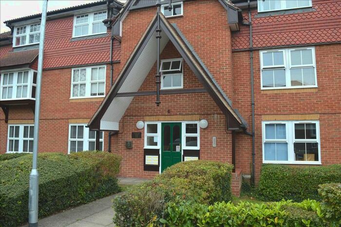 2 Bedroom Flat To Rent In Bramber Court, Bow Arrow Lane, Dartford, DA2