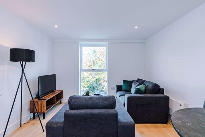 Studio To Rent In Northenden Road, Sale, M33