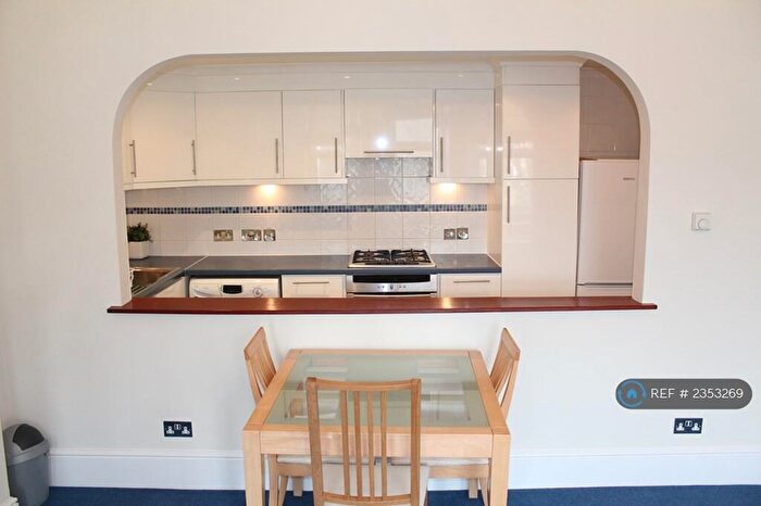2 Bedroom Flat To Rent In Belsize Park Gardens, London, NW3