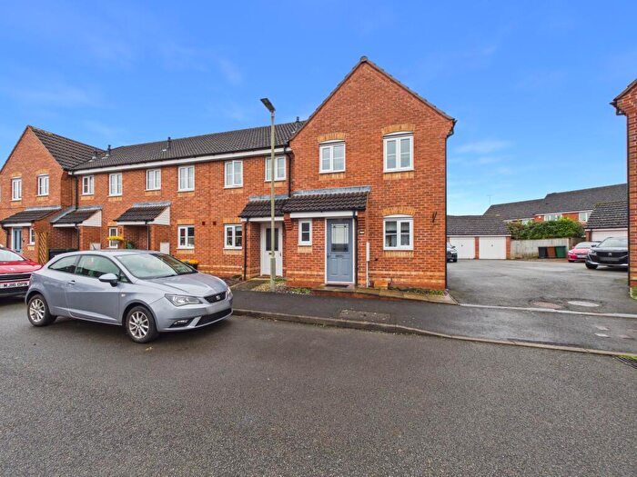 3 Bedroom Semi Detached House For Sale In Sherbourne Drive, Hilton, DE65