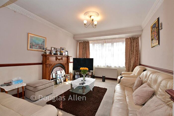 3 Bedroom Semi Detached House For Sale In Albany Road, Chadwell Heath, Essex, RM6