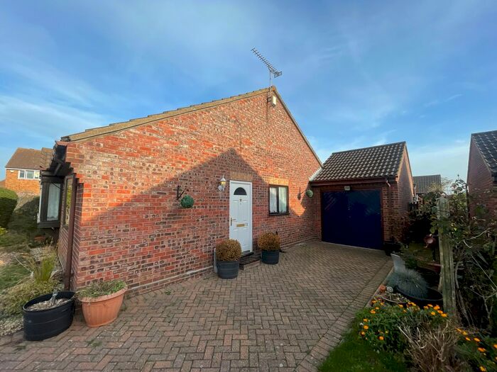 2 Bedroom Bungalow To Rent In Bawdsey Close, Clacton-On-Sea, CO16