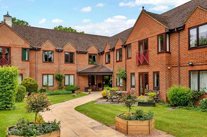 2 Bedroom Apartment For Sale In Ashley Gardens, Shalford, Guildford, Surrey, GU4