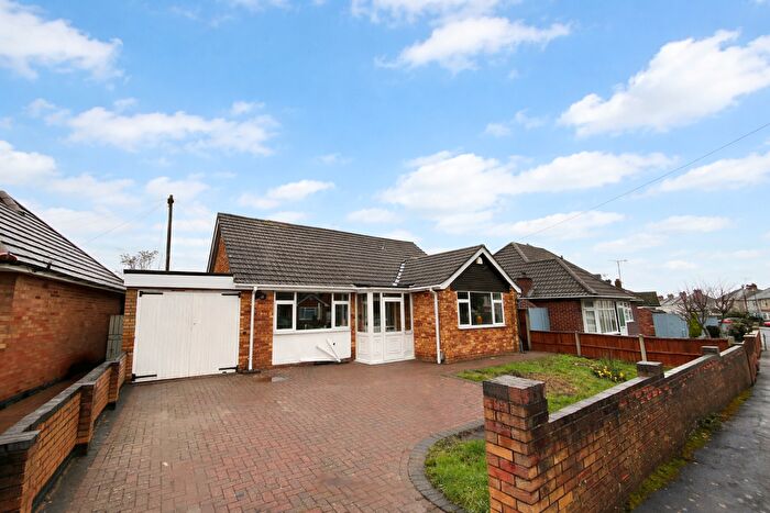 3 Bedroom Detached Bungalow For Sale In Topps Heath, Bedworth, CV12