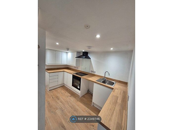 2 Bedroom Flat To Rent In Kingsmead Square, Northwich, CW9