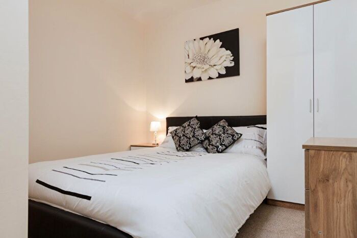 2 Bedroom Flat For Sale In Holland Road, Manchester, M8