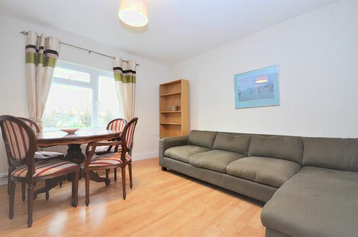 3 Bedroom Flat To Rent In Canada Crescent, London, W3