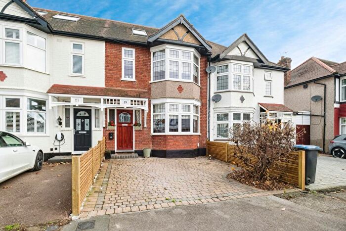 4 Bedroom Terraced House For Sale In Chestnut Avenue, Buckhurst Hill, Essex, IG9