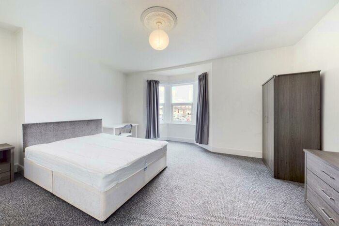 4 Bedroom House To Rent In London Road, Far Cotton, Northampton, NN4