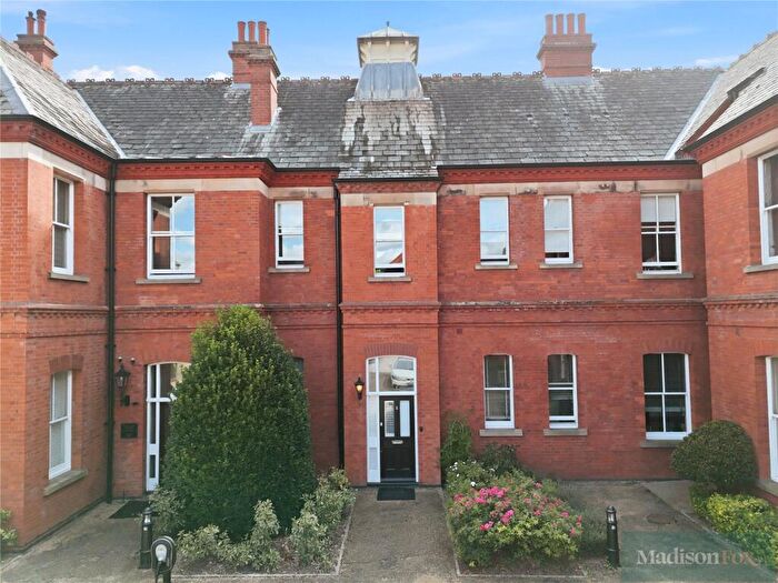 2 Bedroom Apartment To Rent In Richmond Drive, Woodford Green, IG8