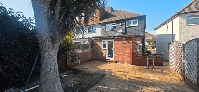 4 Bedroom Semi-Detached House To Rent In Gwynn Road, Gravesend, DA11