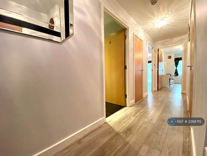2 Bedroom Flat To Rent In Bole Court, Enfield, EN2