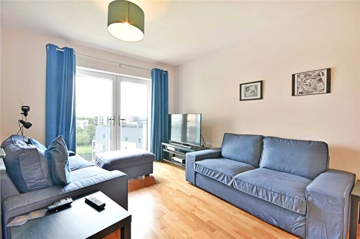 2 Bedroom Flat To Rent In Lakeside Drive, Park Royal, NW10