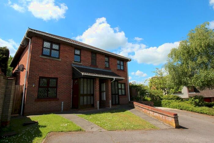 1 Bedroom Flat To Rent In Pembroke Close, Billericay CM12