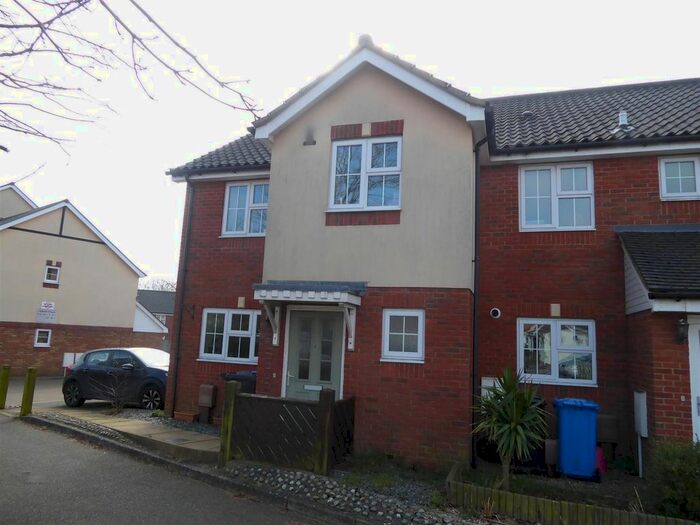 4 Bedroom Semi-Detached House To Rent In Kinghorn Road, Norwich, NR2