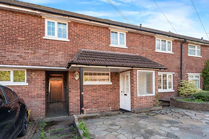 3 Bedroom Terraced House For Sale In Flint Way, St Albans, AL3
