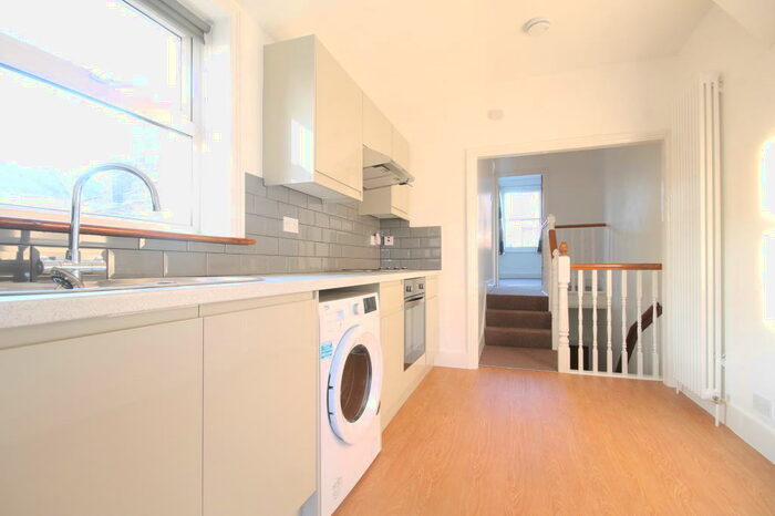 1 Bedroom Flat To Rent In Barclay Road, Walthamstow Village, London, E17