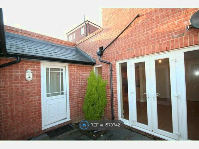 1 Bedroom Flat To Rent In Chipstead Valley Road, Coulsdon, CR5